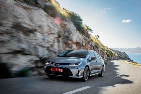 Toyota ustanowiła kolejny rekord Guinnessa. Hybrydowy sedan w 24 godziny pokonał dystans jak ze Sztokholmu do Porto
