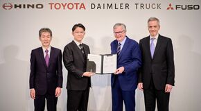  Egyesül a Toyota csoport busz és teherautógyártóvállalata, a Hino, és a Daimler Truck tulajdonában lévő busz és teherautógyártó Mitsubishi Fuso