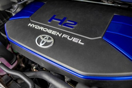 Wodorowy silnik spalinowy V6 w dostawczej Toyocie Hydrogen HIACE