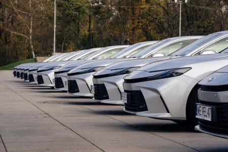 Nowa Camry oraz Corolla z hybrydą 5. generacji dołączają do floty firmy Intersnack