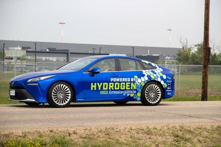 100 Toyot Mirai we flocie piątego największego lotniska w Kanadzie