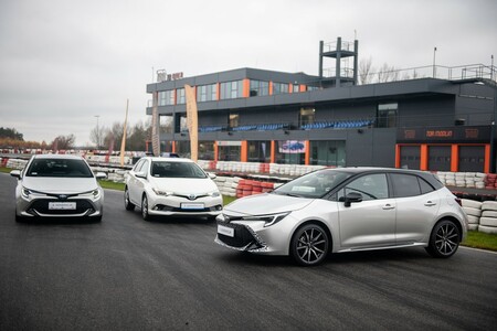 25 lat technologii hybrydowej Toyoty. Pięć generacji i wzrost wydajności o ponad połowę