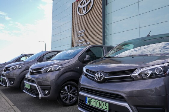 Elektryczne Toyoty PROACE dołączają do floty Sante