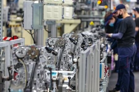 Toyota realizuje strategię elektryfikacji i uruchamia kolejne linie produkcyjne hybryd