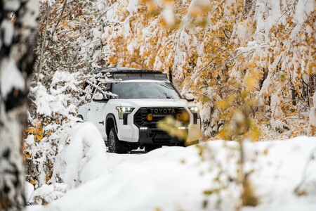 Toyota Trailhunter Concept na targach SEMA 2022. Nowa gama wyprawowych samochodów terenowych 