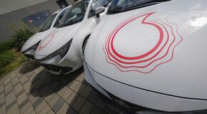  Toyota dodala Vodafonu hybridní flotilu 144 vozů