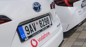  Toyota dodala Vodafonu hybridní flotilu 144 vozů