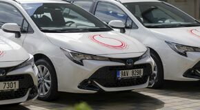  Toyota dodala Vodafonu hybridní flotilu 144 vozů