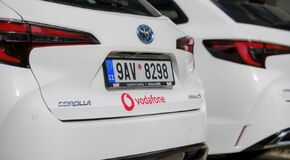  Toyota dodala Vodafonu hybridní flotilu 144 vozů