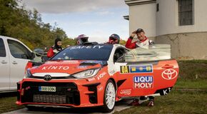 Kalle Rovanperä a Jonne Halttunen jsou po Středoevropské rallye znovu mistři světa s Toyotou
