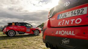 Kalle Rovanperä a Jonne Halttunen jsou po Středoevropské rallye znovu mistři světa s Toyotou