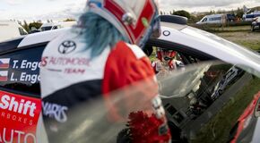 Kalle Rovanperä a Jonne Halttunen jsou po Středoevropské rallye znovu mistři světa s Toyotou