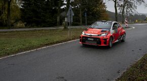 Kalle Rovanperä a Jonne Halttunen jsou po Středoevropské rallye znovu mistři světa s Toyotou