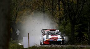 Kalle Rovanperä a Jonne Halttunen jsou po Středoevropské rallye znovu mistři světa s Toyotou