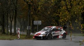 Kalle Rovanperä a Jonne Halttunen jsou po Středoevropské rallye znovu mistři světa s Toyotou