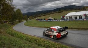 Kalle Rovanperä a Jonne Halttunen jsou po Středoevropské rallye znovu mistři světa s Toyotou