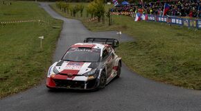 Kalle Rovanperä a Jonne Halttunen jsou po Středoevropské rallye znovu mistři světa s Toyotou