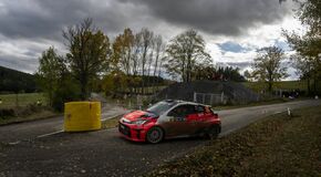 Kalle Rovanperä a Jonne Halttunen jsou po Středoevropské rallye znovu mistři světa s Toyotou
