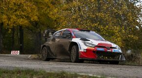 Kalle Rovanperä a Jonne Halttunen jsou po Středoevropské rallye znovu mistři světa s Toyotou