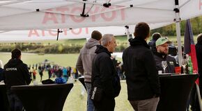 Kalle Rovanperä a Jonne Halttunen jsou po Středoevropské rallye znovu mistři světa s Toyotou
