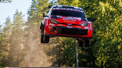 Rallye Finsko: Létající Fin Pajari slaví s Toyotou druhé vítězství  v řadě