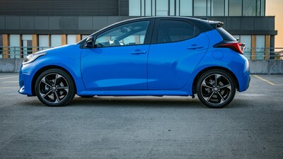Preferencyjny leasing KINTO One dla pracowników firm. Hybrydowa Toyota Yaris od 844 zł brutto miesięcznie
