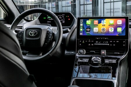 Elektryczna Toyota bZ4X z 2023 roku produkcji już od 204 900 zł