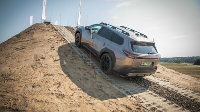 Toyota bZ4X Touring z napędem 4x4 X-MODE. Imponujące osiągi i możliwości terenowe inspirowane legendarnym Land Cruiserem