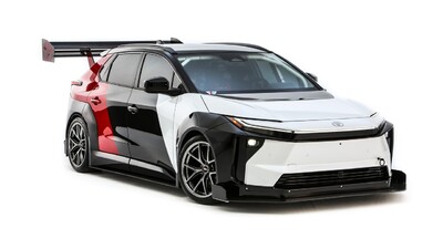 Unikalne koncepty Toyoty na targach SEMA 2025. Ekstremalny bZ4X, wyprawowa Corolla Cross, samowystarczalna Tacoma na wodór