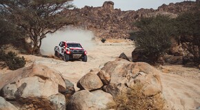 TOYOTA GAZOO Racing w walce o zwycięstwo w Rajdzie Dakar 2021 do ostatniego etapu 