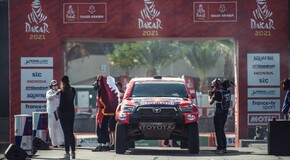 TOYOTA GAZOO Racing w walce o zwycięstwo w Rajdzie Dakar 2021 do ostatniego etapu 