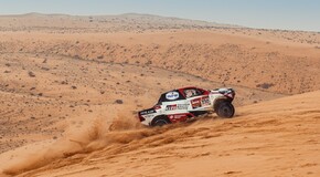 TOYOTA GAZOO Racing w walce o zwycięstwo w Rajdzie Dakar 2021 do ostatniego etapu 