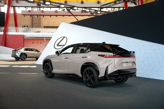 Lexus RZ 2025