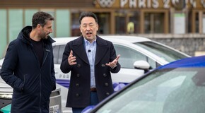 Toyota przekazuje flotę zelektryfikowanych pojazdów na Igrzyska Olimpijskie i Paraolimpijskie w Paryżu 2024
