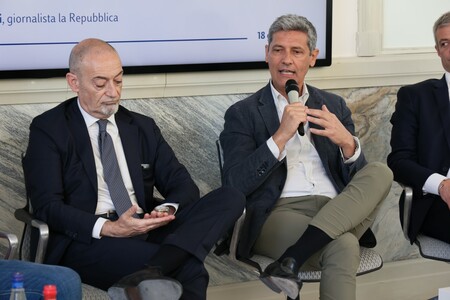 Nowy raport o roli sztucznej inteligencji w motoryzacji. Toyota partnerem rzymskiego L’Osservatorio Auto e Mobilità