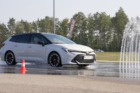 Ponad 100 hybrydowych Toyot dołącza do floty Recordati Polska