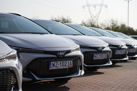 Ponad 100 hybrydowych Toyot dołącza do floty Recordati Polska
