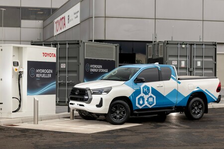 Prototypowa Toyota Hilux zasilana wodorowymi ogniwami paliwowymi zaprezentowana