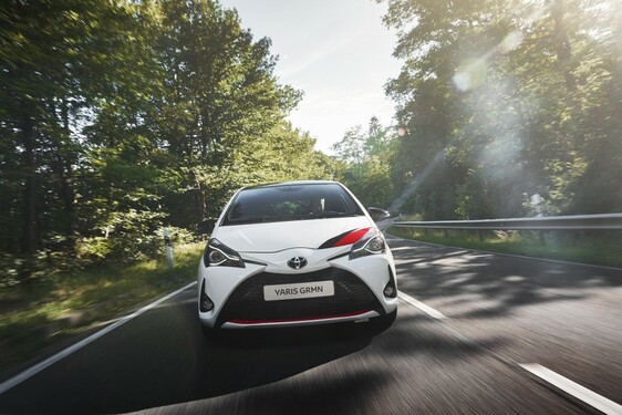 A TOYOTA MESTERPILÓTÁJA MESÉL A YARIS GRMN KULISSZATITKAIRÓL