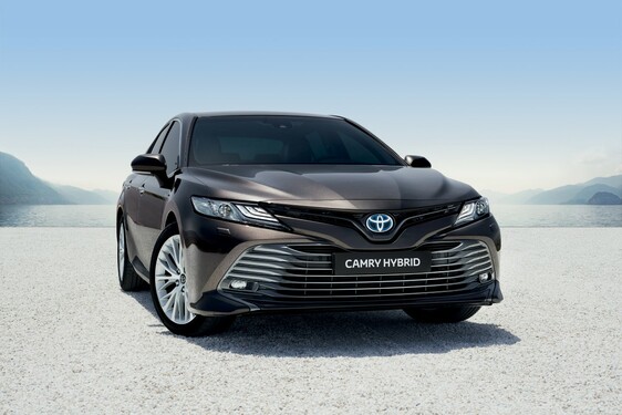 NOVÁ TOYOTA CAMRY  HYBRID- Jedinečná ponuka v európskom segmente sedanov kategórie D/E