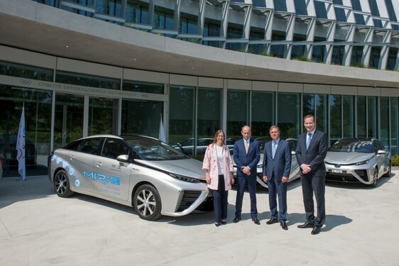 Mezinárodní olympijský výbor převzal vodíkové Toyoty Mirai 