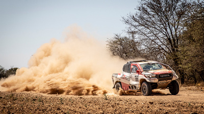 ALONSO ÉS COMA KEMÉNY TAPASZTALATSZERZÉSE FONTOS LÉPÉS A TOYOTA HILUXAL A DAKARHOZ VEZETŐ ÚTON?