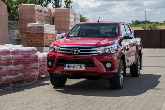 Toyota umacnia swoją pozycję na rynku aut dostawczych. Hilux najpopularniejszym pick-upem w Polsce