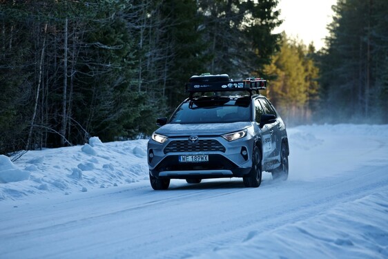 Zimowa wyprawa na Nordkapp hybrydową Toyotą RAV4 – premiera serialu Arkadego Fiedlera