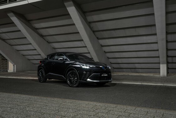 Toyota C-HR Black Edition – nowa wersja specjalna hybrydowego crossovera