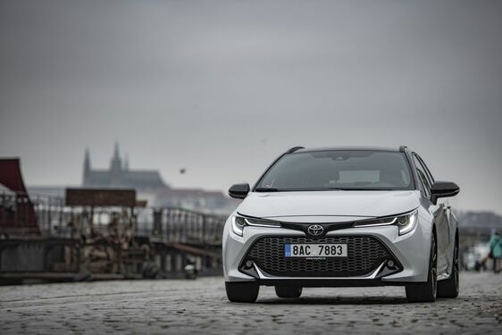  Toyota loni zvýšila prodeje na téměř 11 000 aut a je čtvrtá mezi osobními vozy, celkově pátá