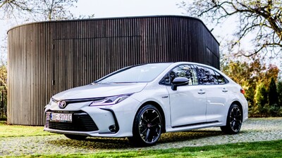 Zakochaj się w Corolli, zakochaj się w Warszawie. Nowy europejski spot reklamowy Toyoty to polska produkcja