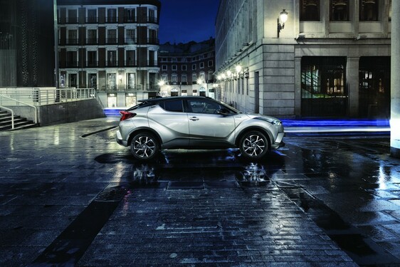 MINDEN, AMIT AZ AUTOBEST FINALISTA TOYOTA C-HR – RŐL TUDNI ÉRDEMES    