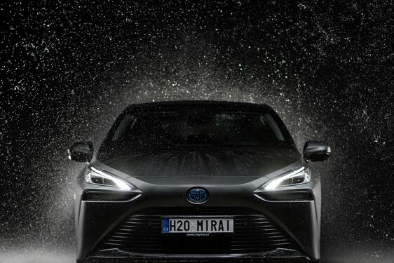 První vodíkový vůz Toyota Mirai přijíždí na český trh