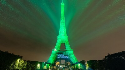 Oświetlenie wieży Eiffla zasilane przez ogniwa paliwowe Toyoty